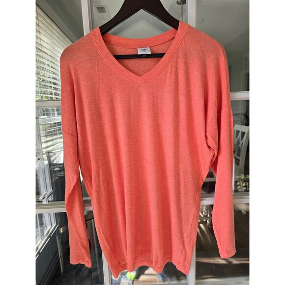 CAbi Serenity Tee Size XS Cantaloupe Orange Color Long Sleeves V Neck 6121 - Picture 1 of 6